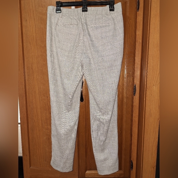 Talbots Hampshire Ankle pants in a ladies size 6p. EUC. - Picture 8 of 8